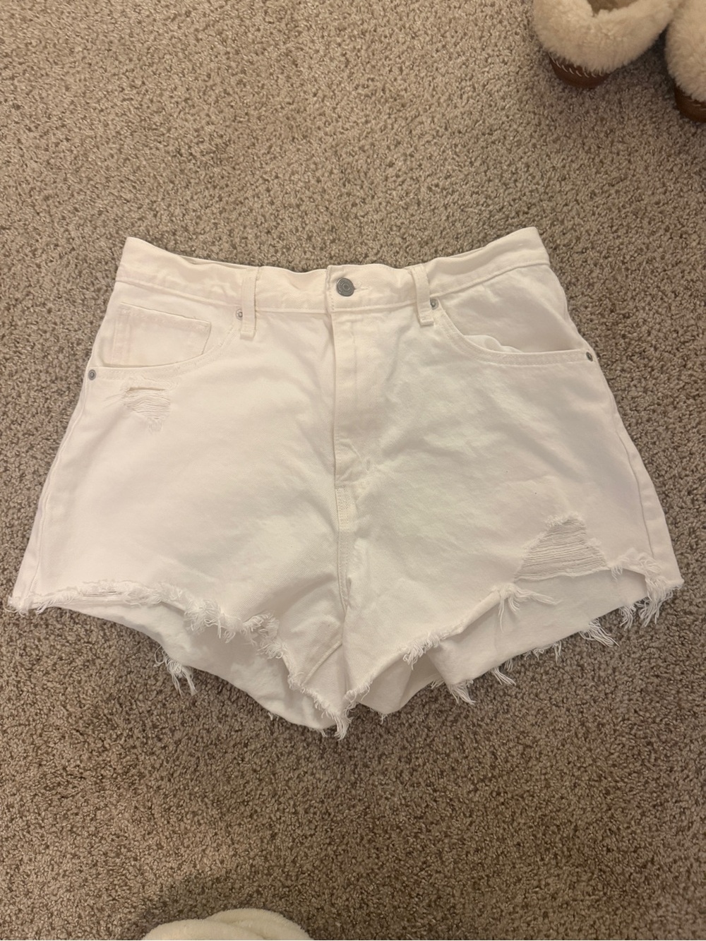 Levi’s white high waisted mom shorts size 31